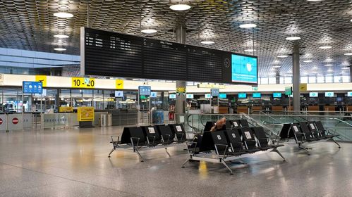 航空、旅游與零售業(yè)崗位危機 多重沖擊下的就業(yè)挑戰(zhàn)